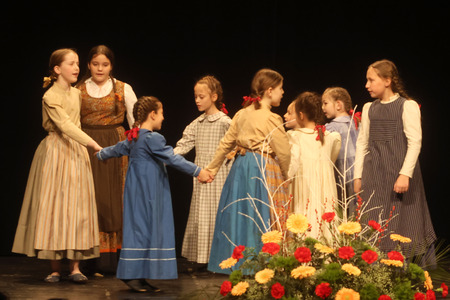 Območno srečanje otroških folklornih skupin RINGARAJA 18 Foto Ljubo Vukelič